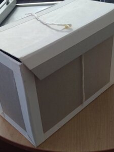 Коробки архивные с крышкой размером 250*360*150, торцы усилены коленкором, картон серый 2мм