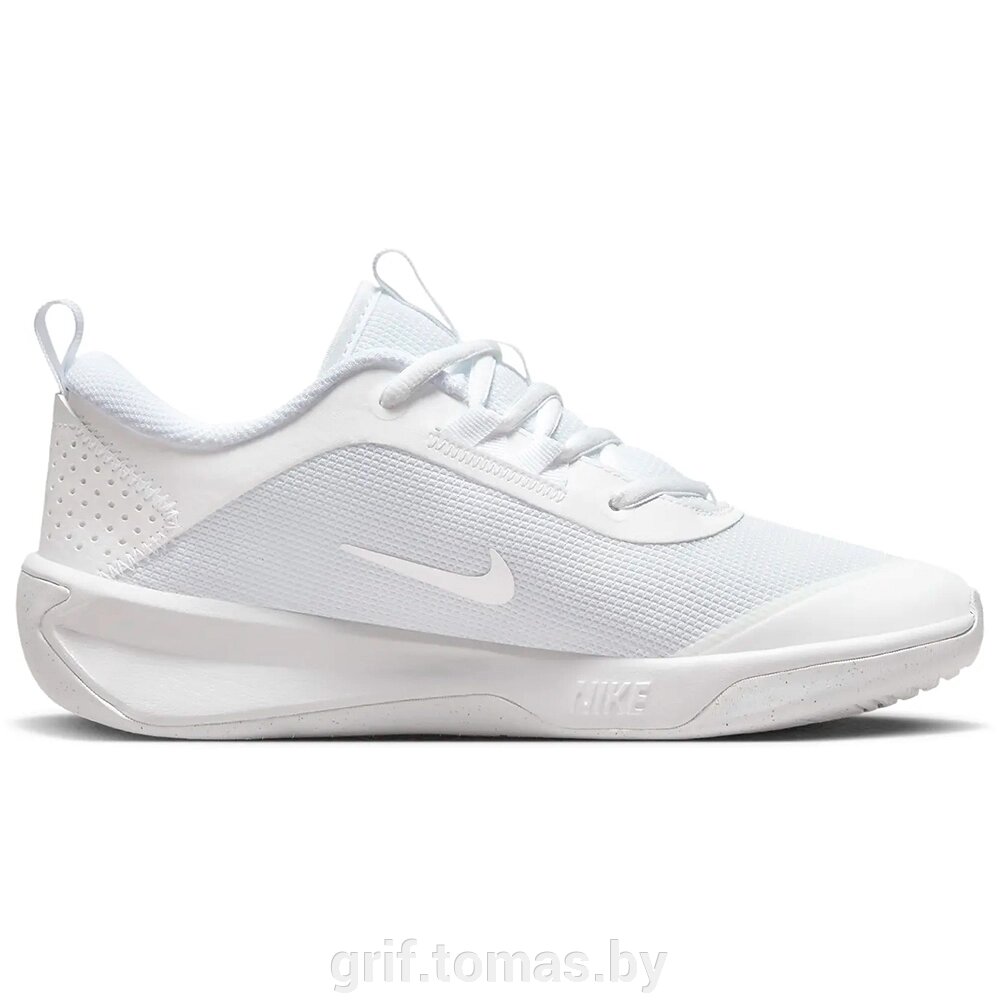 Кроссовки теннисные детские Nike Omni Multi-Court Gs (белый)  (арт. DM9027-100) от компании Интернет-магазин товаров для спорта и туризма ГРИФ-СПОРТ - фото 1