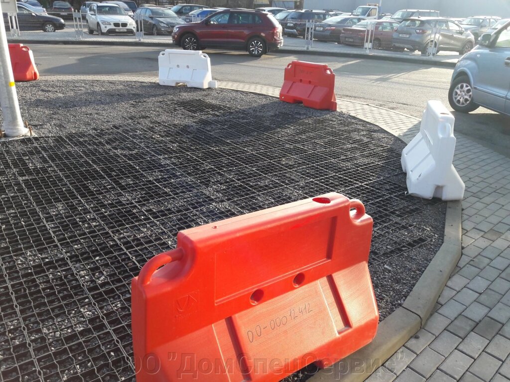 Блок дорожный водоналивной красный, белый 1,2м 1200x750x480. Бон пластиковый от компании ООО "ДомСпецСервис" - фото 1