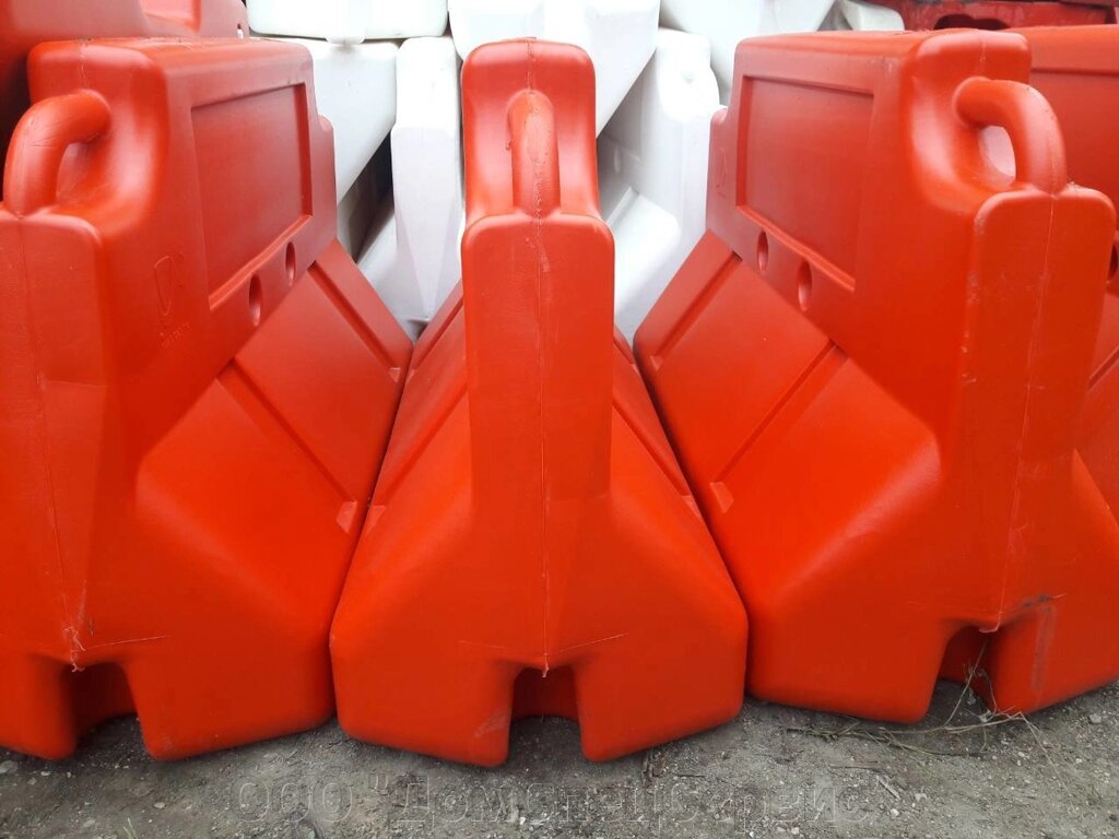 Бон дорожный разделительный водоналивной красный, белый 1,2м от компании ООО "ДомСпецСервис" - фото 1