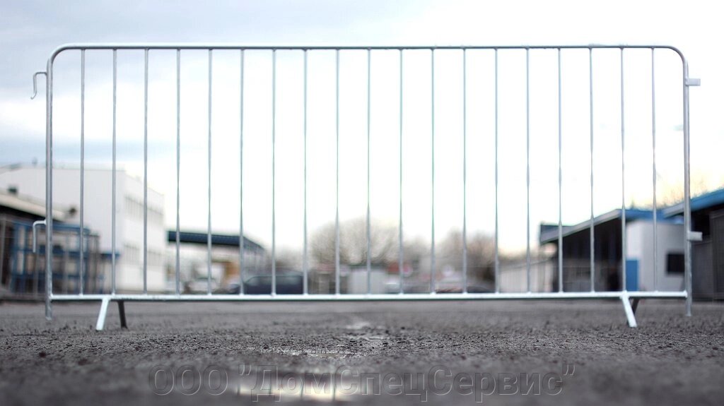 Ограждение передвижное металлическое «Фан барьер» 2м от компании ООО "ДомСпецСервис" - фото 1
