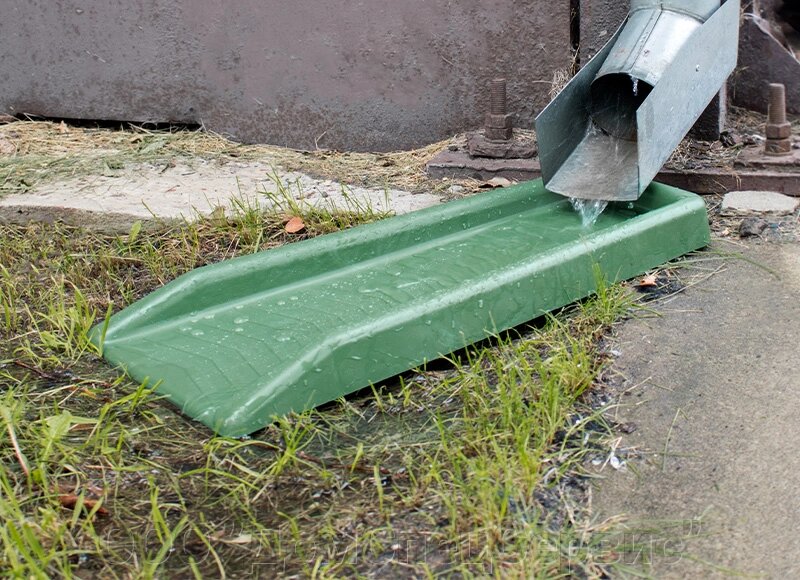 Пластиковый желоб Trickling (зеленый) для отвода воды. от компании ООО "ДомСпецСервис" - фото 1