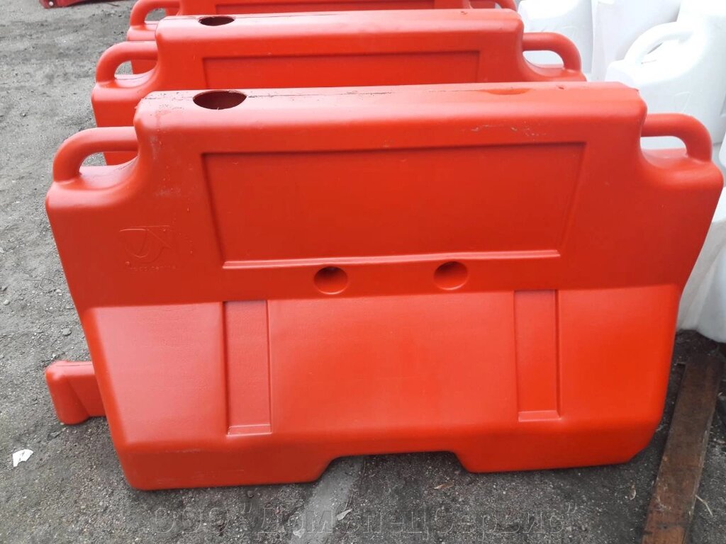 Разделительный дорожный блок водоналивной красный, белый 1,2м 1200x750x500 от компании ООО "ДомСпецСервис" - фото 1