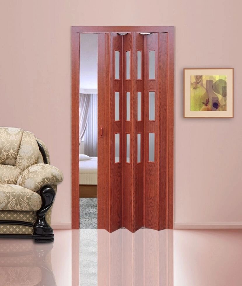 Дверь-гармошка со стеклом вишня Фаворит от компании Интернет-магазин отделочных материалов «Konturs. by» - фото 1