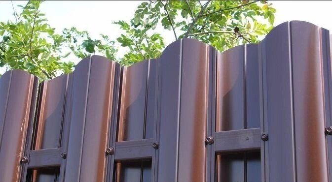 Забор из штакетника форма Европланка глянец, шоколадно-коричневый - гарантия
