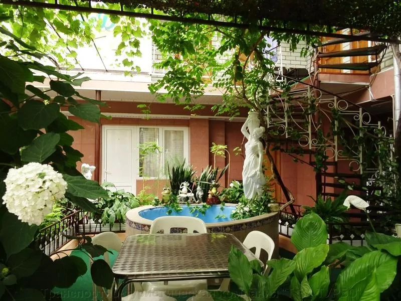 Гостевой дом "Итальянский дворик", улица Толстого 30 (Центр) от компании Транспортно-туристическая компания "Т-34 ТУРБО" - фото 1