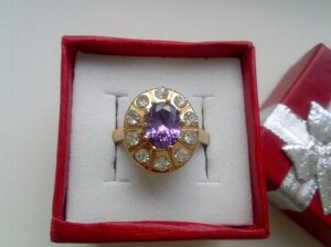 Кольцо с фиолетовым камнем, позолота 18.5