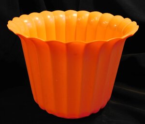 Горшок для цветов 18 см. пластиковый оранжевый