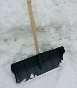 Лопата снеговая пластмассовая "Зима №7 Скрепер" 300*600 мм