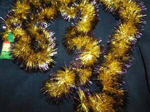 Мишура новогодняя 2 метра пушистая золотая с фиолетовым диаметр 70 мм