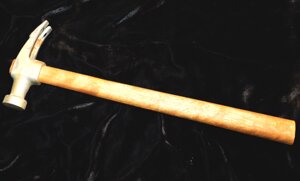 Молоток -гвоздодёр 160 гр. малый с деревянной ручкой