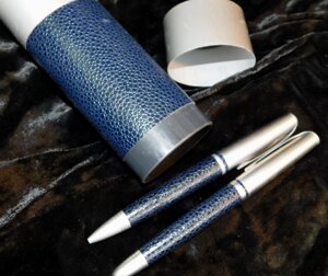 Набор ручка перо и ручка шариковая подарочный, синяя кожа металл