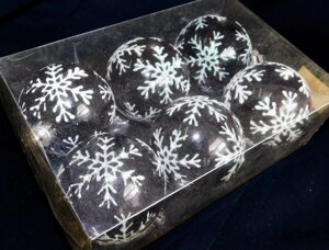 Набор шаров новогодний черные с белыми снежинками 6 шт, 7 см