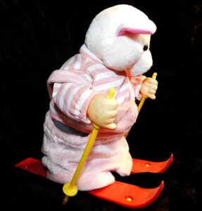 Новогодняя игрушка Свинка на лыжах