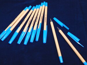 Ручка шариковая Q-CONNECT 0,4 мм синяя, черная, красная