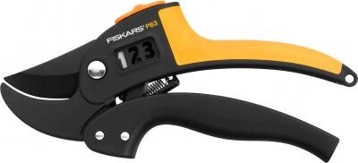 Секатор Fiskars 111670 от компании Бесплатная доставка по Беларуси - фото 1