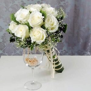 Свадебный букет #1 в Гродненской области от компании Салон цветов и свадебных аксессуаров «Allwedding» в г. Сморгонь