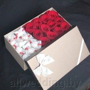 Сладкая коробочка с живыми цветами Sweet flowers - заказать