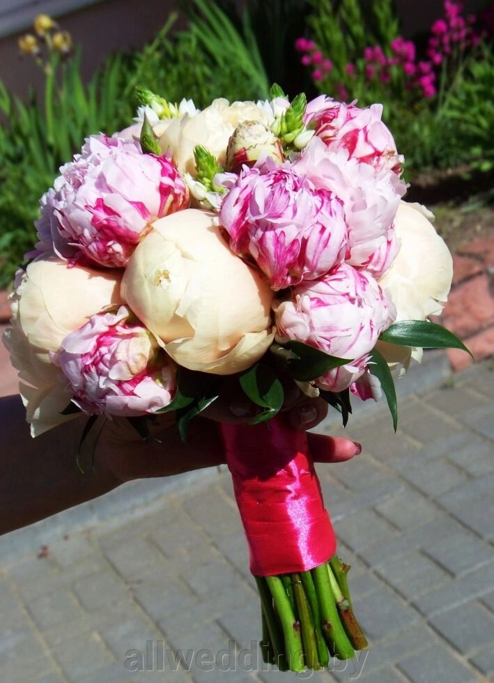 Свадебный букет #5 от компании Салон цветов и свадебных аксессуаров «Allwedding» в г. Сморгонь - фото 1