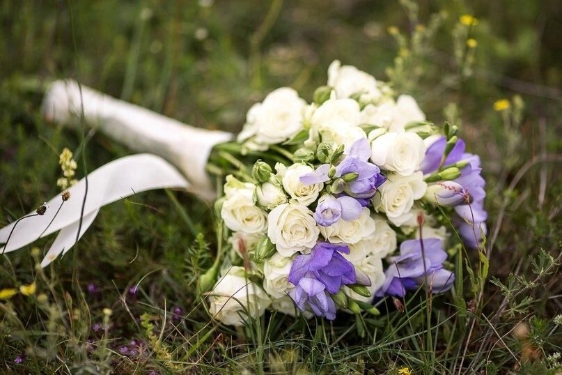 Свадебный букет #7 от компании Салон цветов и свадебных аксессуаров «Allwedding» в г. Сморгонь - фото 1