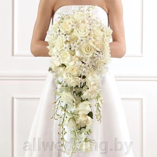 Свадебный букет каскадный от компании Салон цветов и свадебных аксессуаров «Allwedding» в г. Сморгонь - фото 1
