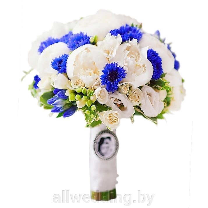 Свадебный букет с пионовидными розами и васильками от компании Салон цветов и свадебных аксессуаров «Allwedding» в г. Сморгонь - фото 1
