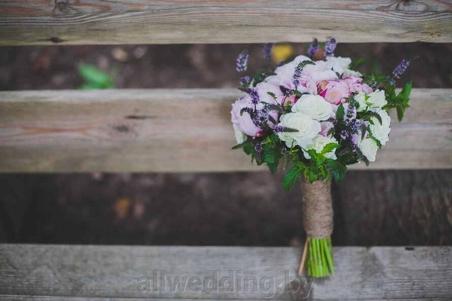 Свадебный букет в стиле Рустик #4 от компании Салон цветов и свадебных аксессуаров «Allwedding» в г. Сморгонь - фото 1