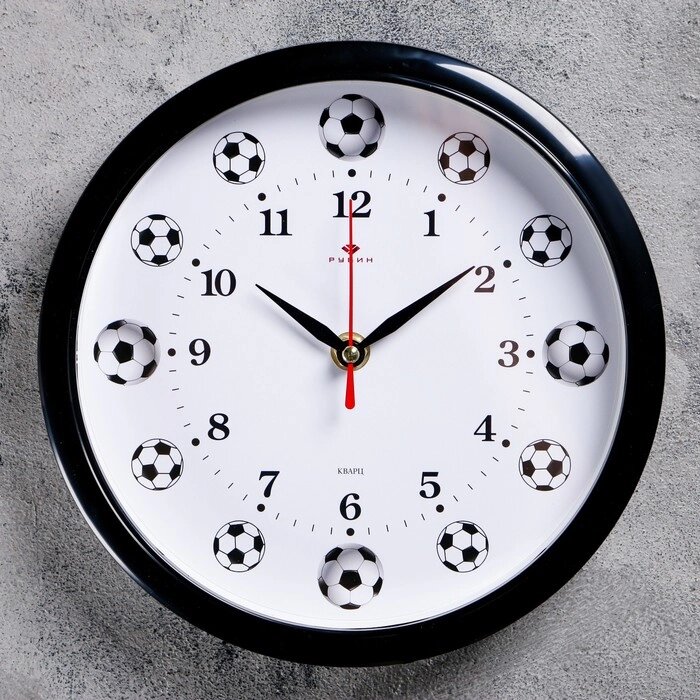 Часы настенные круглые "Футболисту", обод чёрный, 22х22 см от компании Интернет-гипермаркет «MALL24» - фото 1