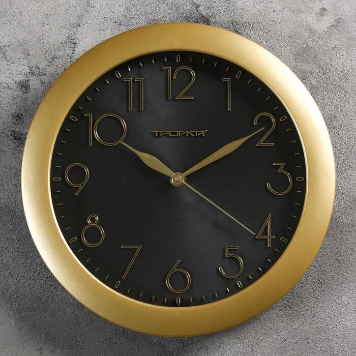 Часы настенные круглые "Золотая классика", накладные цифры, чёрный циферблат от компании Интернет-гипермаркет «MALL24» - фото 1
