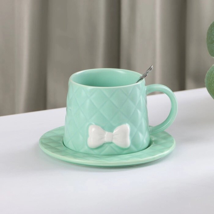 Чайная пара керамическая с ложкой "Бантик", 2 предмета: кружка 350 мл, блюдце d=15 см, цвет зелёный от компании Интернет-гипермаркет «MALL24» - фото 1