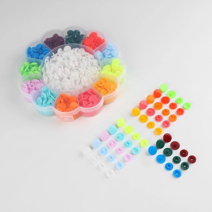Набор кнопок d12мм 12цветов по 10шт + 60шт белый в боксе Цветок d15.8*2.5см пластик АУ от компании Интернет-гипермаркет «MALL24» - фото 1