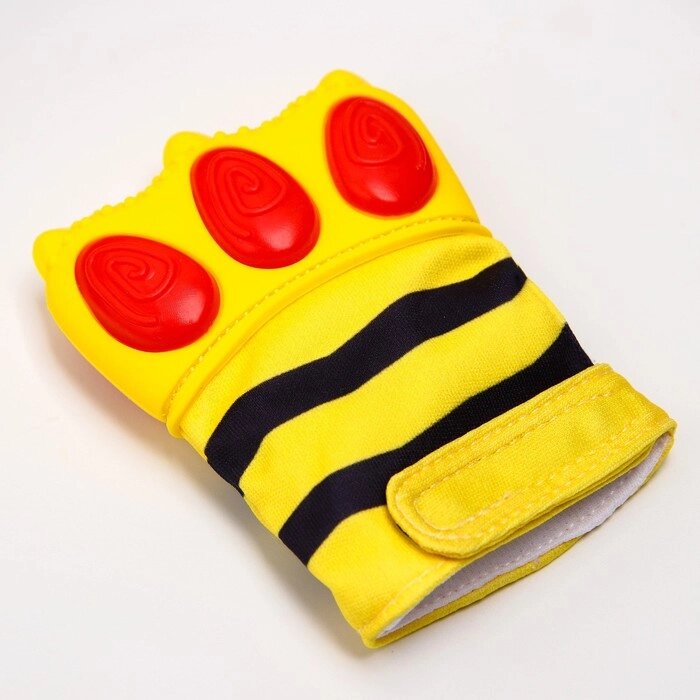 Прорезыватель рукавичка "Лапка тигра", на липучке от компании Интернет-гипермаркет «MALL24» - фото 1