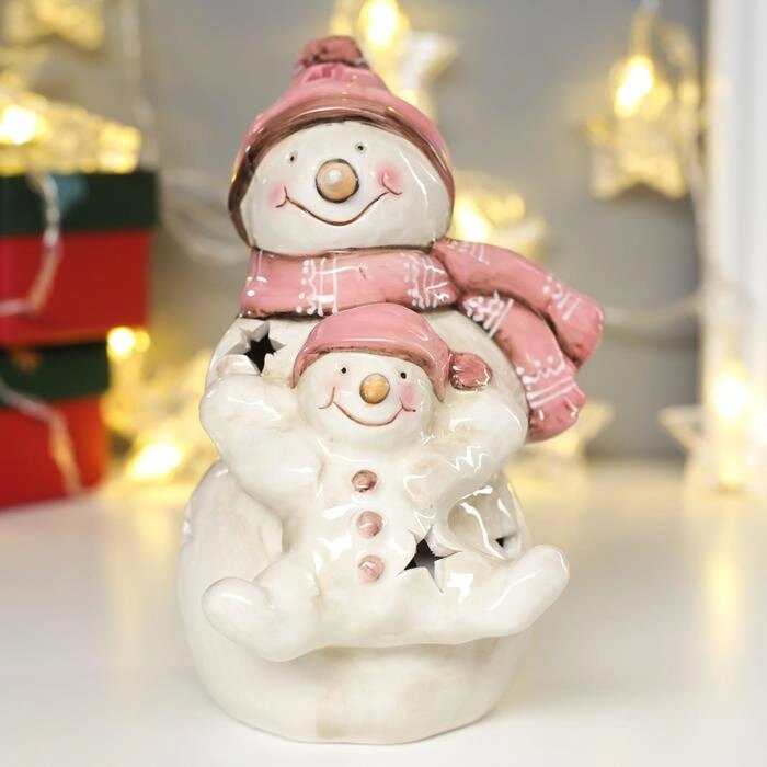 Сувенир керамика свет "Снеговик со снеговичком в розовых колпаках" 17,5х11х12,5 см от компании Интернет-гипермаркет «MALL24» - фото 1