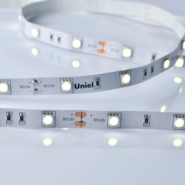 Светодиодная лента на самоклеящейся основе Uniel, IP20, 5 м, 5050, 30 LED/м, 7,2 Вт/м, 12 В, 6500К, свечение дневное от компании Интернет-гипермаркет «MALL24» - фото 1