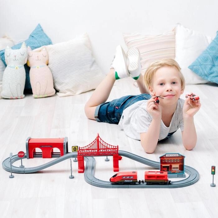 Железная дорога для детей, 66 предметов, на батарейках от компании Интернет-гипермаркет «MALL24» - фото 1