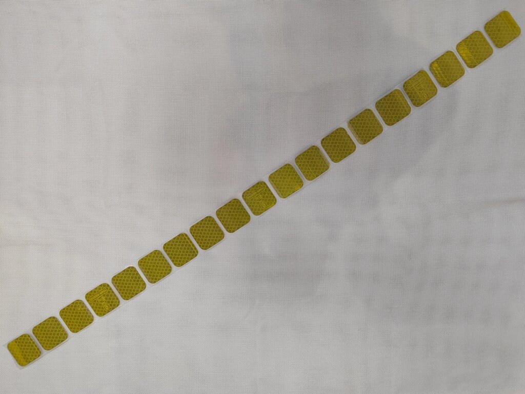 Лента желтая-Квадратами L1м ,50мм ( шир. 5см, длина100см) светоотражающая самоклеющаяся ) от компании ИП Скрипкин Антон Викторович - фото 1