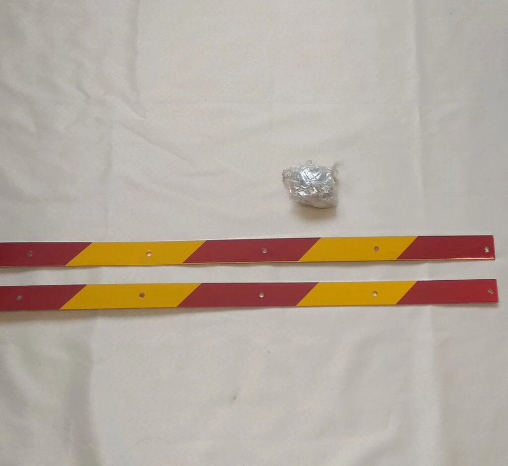 Пластина 52х3см (520х30мм) светоотражающая красно-желтая планка для крепления резинового брызговика (2шт) - опт