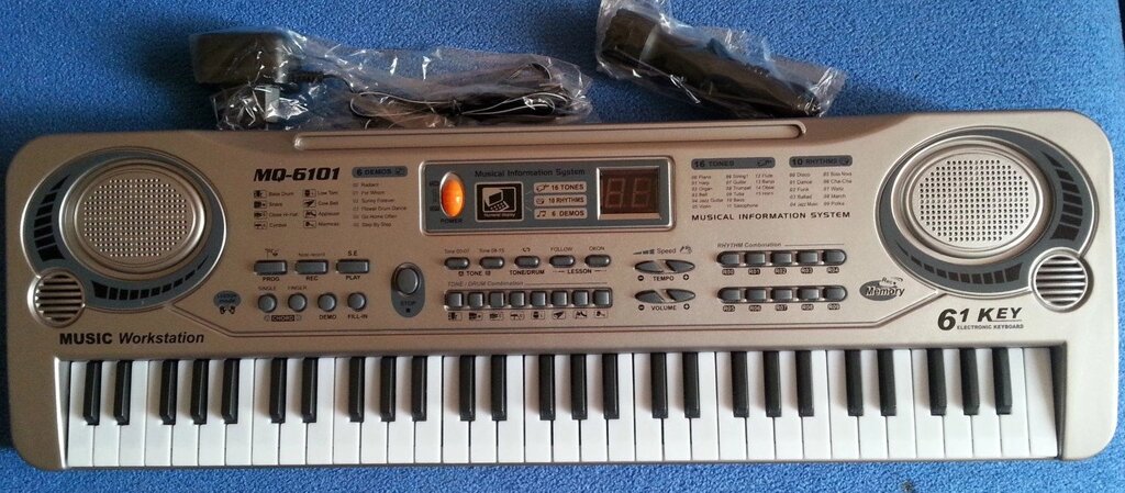 Детский синтезатор  mq 6101 +микрофон+адаптер 61 клавиша от компании Интернет магазин детских игрушек Ny-pogodi. by - фото 1