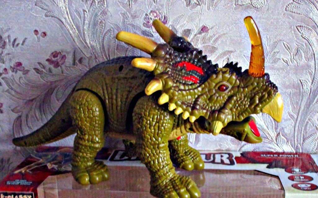 Игрушка Динозавр. Трицератопс.(муз. свет. ходит.) от компании Интернет магазин детских игрушек Ny-pogodi. by - фото 1