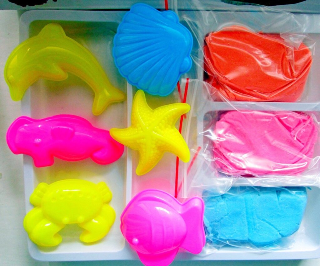 Кинетический песок 900грамм и 6 формочек, смесь для лепки с формочками. от компании Интернет магазин детских игрушек Ny-pogodi. by - фото 1