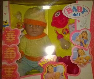 Кукла пупс в желтой байке и шапочке