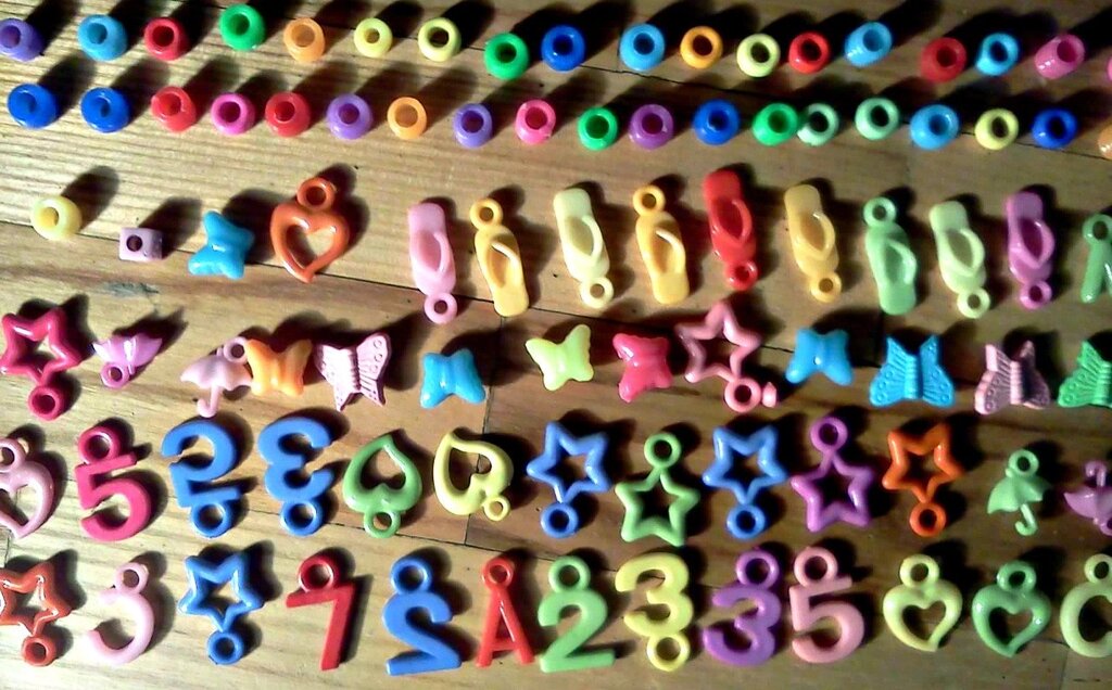 Кулончики-подвески для браслетов из резинок от компании Интернет магазин детских игрушек Ny-pogodi. by - фото 1