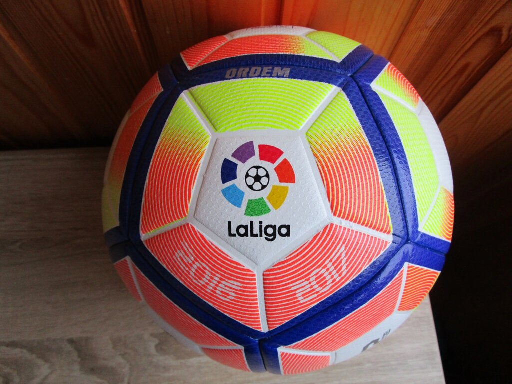 Мяч футбольный детский "FIFA/LALIGA" № 5 2016-2017 от компании Интернет магазин детских игрушек Ny-pogodi. by - фото 1