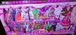 Набор кукла барби Barbie шарнирная семья с платьми с и с аксессуарами.