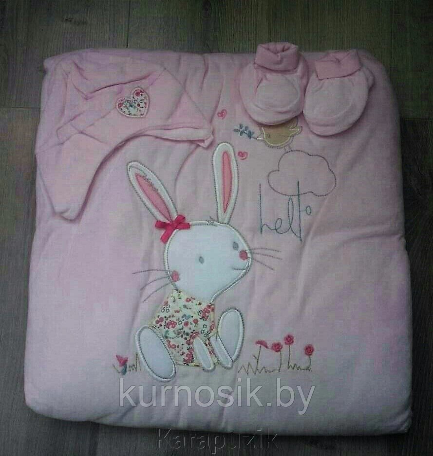 Плед-конверт велюровый "Кролик" с шапкой и пинетками розовый от компании Karapuzik - фото 1