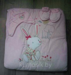 Плед-конверт велюровый "Кролик" с шапкой и пинетками розовый