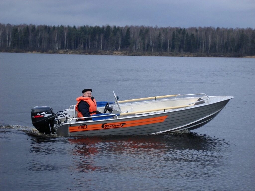 Алюминиевая лодка Wellboat-42 консоль от компании Интернет-магазин «Vlodke» - фото 1