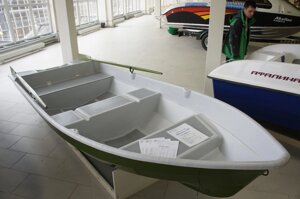 Стеклопластиковая лодка Афалина 380