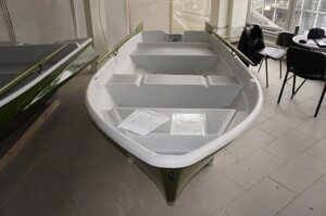 Стеклопластиковая лодка Афалина 370
