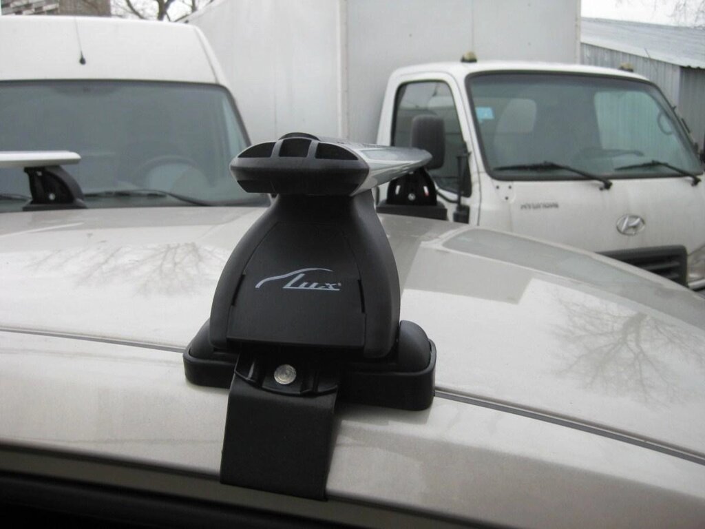 Багажник LUX для Nissan Tiida, хэтчбек, 2004-... (аэродинамическая дуга) от компании ООО «ПЛАРК ТРЭЙД» - фото 1